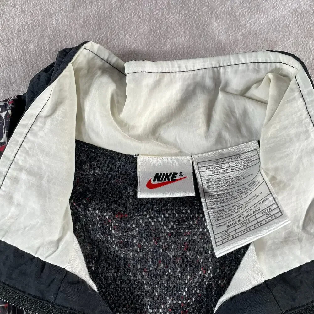 Vintage 90’s Women’s Nike Embroidered Pattern Full Zip Windbreaker Jacket